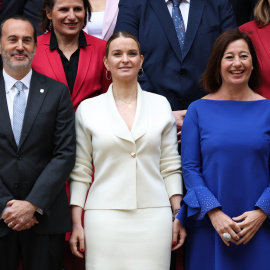 (I-D) El presidente del Parlament, Gabriel Le-Senne, la presidenta del Govern, Marga Prohens, y la presidenta del Congreso, Francina Armengol, durante la foto familia de la Conferencia de Presidentes de Parlamento de la Unión Europea, a 22 de abril de 20