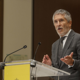 El ministro del Interior, Fernando Grande-Marlaska, interviene durante el acto de entrega de las medallas al Mérito de la Protección Civil, en el Edificio del Reloj, a 20 de junio de 2024, en Valencia, Comunidad Valenciana (España).