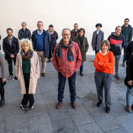 Candidatura de Xavier Antich (tercer per la dreta de la primera fila) per a la junt d'Òmnium Cultural, amb la periodista Mònica Terribas (segona per l'esquerra) com a candidata a la vicepresidència primera.