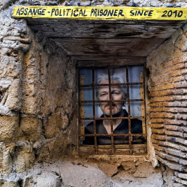 Mural dedicado al fundador de Wikileaks, Julian Assange, en Nápoles (Italia).