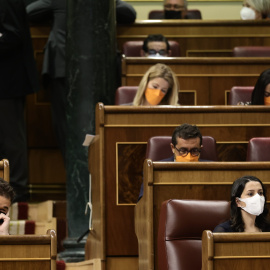 La presidenta nacional de Ciudadanos, Inés Arrimadas, sentada en su escaño durante la sesión de hoy en el Congreso de los Diputados.