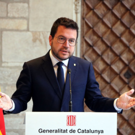 Pere Aragonès compareix a la Sala Gòtica del Palau de la Generalitat.