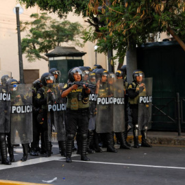 Policías peruanos