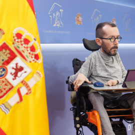 El portavoz de Unidas Podemos en el Congreso, Pablo Echenique, durante una rueda de prensa a 14 de febrero de 2023