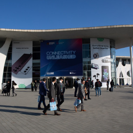 Visitantes abandonan la Fira en la clausura del Mobile World Congress 2022, en la Fira de Barcelona, a 3 de marzo de 2022, en L'Hospitalet de Llobregat, Barcelona, Catalunya (España).