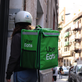 2022 - Un repartidor d'Uber Eats a Barcelona.