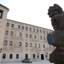 Exterior de las Cortes de Castilla-La Mancha, a 4 de diciembre de 2021, en Toledo.