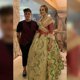 Laura y Alicia, la pareja que desafió a los roles de género en la Fallas, durante la celebración de 2022.