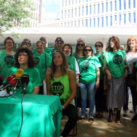 Activistes de la PAH s'han concentrat davant la Ciutat de la Justícia per exigir la intermediació en els processos de desnonament.