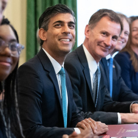 El primer ministro británico, Rishi Sunak, junto a Jeremy Hunt, ministro de Economía, en una reunión del Ejecutivo del Reino Unido.