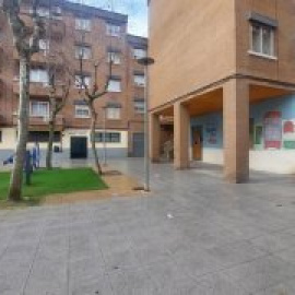 Que pequeños vulnerables jueguen en un parque público cuesta 5.000 euros en el feudo de Mañueco