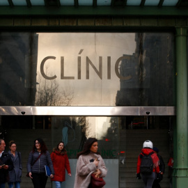 Fotografía de la entrada del Hospital Clínic de Barcelona.