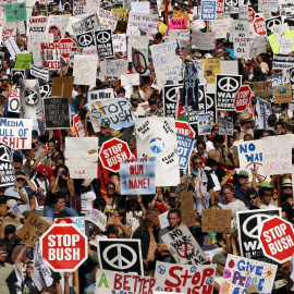 19/03/2023. Manifestantes en contra de la guerra de Irak, a 18 de enero, en Washington.