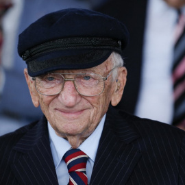 Benjamin Ferencz asiste a la ceremonia de entrega de premios en honor a los veteranos de la Segunda Guerra Mundial en la ciudad de Nueva York.