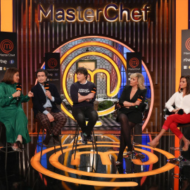 Los chefs Samantha Vallejo-Nágera, Pepe Rodríguez y Jordi Cruz, la presentadora María Eizaguirre y la CEO de Shine Iberia, Macarena Rey, durante la presentación de la undécima edición del programa ‘Masterchef