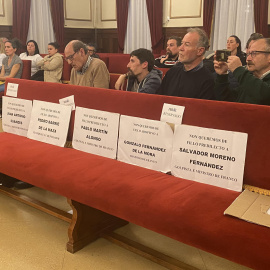 31/3/23 Varias personas que fueron represaliadas durante el franquismo, en el pleno del Ayuntamiento de Ferrol el pasado jueves por la noche.