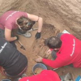 El misterio del ataúd infantil vacío en la fosa 'X' del cementerio de Alicante