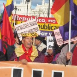 Los republicanos salen a las calles de Madrid para pedir el fin de la monarquía: "¡Contra el régimen del 78!"