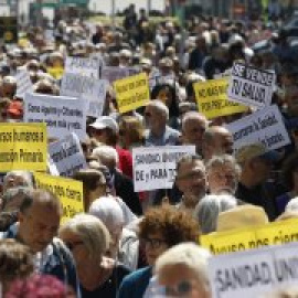 Más de mil personas se manifiestan en Madrid en una nueva Marea Blanca para denunciar la mercantilización de la salud