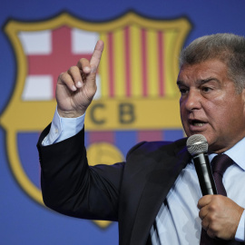 El presidente del FC Barcelona, Joan Laporta, durante la comparecencia sobre el 'caso Negreira', a 17 de abril de 2023.