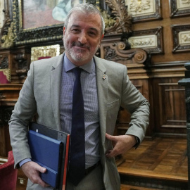 27/03/2024 El alcalde de Barcelona, Jaume Collboni, durante el pleno en el que ha planteado al consejo municipal una cuestión de confianza, a 27/03/2024.