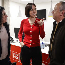 (I-D) La secretaria general de CCOO PV, Ana García Alcolea; la secretaria general del PSPV-PSOE, Diana Morant, y el secretario general de UGT-PV, Ismael Sáez, durante una reunión con la secretaria general de CCOO PV, en la sede del partido, a 25 de mar