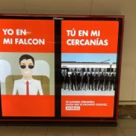 Aparecen carteles contra Pedro Sánchez en el Metro de Madrid