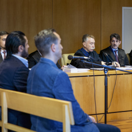 12/4/24 - El bailaor Rafael Amargo, el productor Eduardo de Santos, el socio de Amargo, Miguel Ángel Batista, y el abogado de Amargo, Marcos García Montes, en la Audiencia Provincial de Madrid, a 8 de abril de 2024.