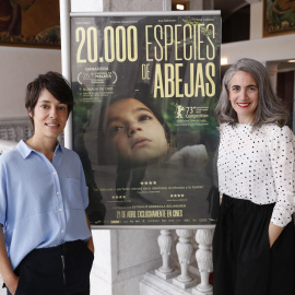 La directora Estibaliz Urresola y la productora, Lara Izagirre con motivo de la proyección de la película '20.000 especies de abejas', en San Sebastián, a 20 de abril de 2023.