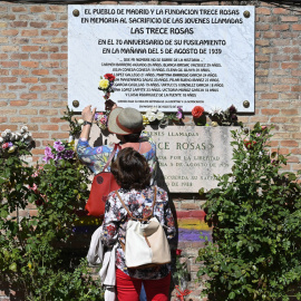 Homenaje a las víctimas del franquismo en Madrid con el lema "Por la declaración de Lugar de Memoria de la Necrópolis", en el cementerio civil de Madrid.