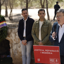 Ximo Puig participa en el acto que el PSPV-PSOE de Paterna (Valencia) celebra para conmemorar el Día de la República en el Paredón de España.