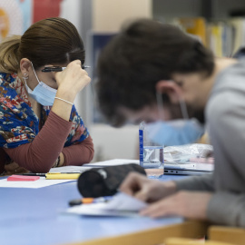 10/01/2022 Varios estudiantes en la Biblioteca Elena Fortún, en  enero de 2022, en Madrid