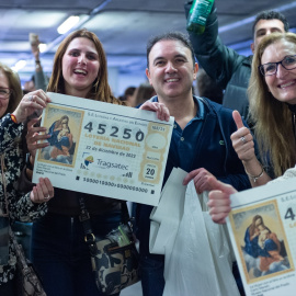 1/12/2023 - Empleados de la empresa Tragsatec de Madrid celebraban el año pasado que eran agraciados del 'Tercer Premio’ del Sorteo Extraordinario de la Lotería de Navidad.