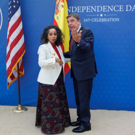 La Embajadora de EEUU en España, Julissa Reynoso, junto al ministro de Agricultura, Luis Planas, en Las Ventas, a 28 de junio de 2023, en Madrid.