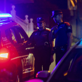 Dos policías, a 9 de octubre de 2023, en El Sauzal, Tenerife.