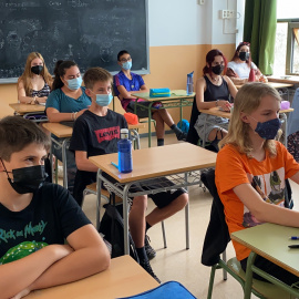 Un grup classe de secundària de l'Institut Escola d'Oliana (Alt Urgell) el primer dia de curs escolar.