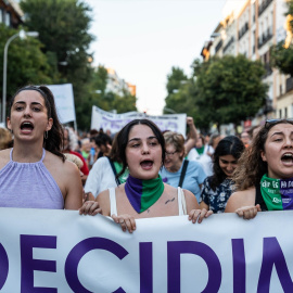 Decenas de personas marchan en la manifestación por el Día de Acción Global por la despenalización del aborto, a 28 de septiembre de 2023, en Madrid (España).