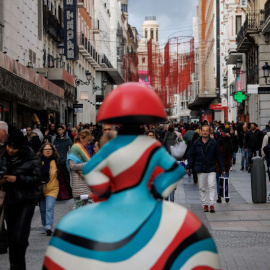 Una de las meninas instalada en la calle Preciados, al lado de la Puerta del Sol, a 3 de noviembre de 2023, en Madrid.