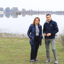 Juan Manuel Moreno Bonilla y Teresa Ribera, en Almonte, este lunes.