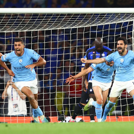 Los jugadores del Manchester City celebran la victoria en la final de la Champions League, en Estambul, a 10 de junio de 2023.