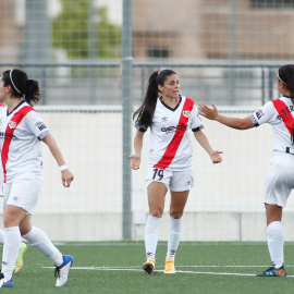 Las jugadoras del Rayo Vallecano celebran un gol en su partido contra la Real Sociedad, en un partido de la temporada pasada de la liga Iberdrola de fútbol femenino, en junio pasado.  E.P.