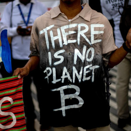 Activistas climáticos durante una protesta en Dubái durante el desarrollo de la Cumbre del Clima, a 9 de diciembre de 2023.