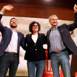 L'expresident del Govern espanyol, José Luis Rodríguez Zapatero, en un acte de campanya del PSC a Tarragona, acompanyat de l'alcalde Rubén Viñuales i la cap de llista a la circumscripció de Tarragona, Rosa Maria Ibarra.