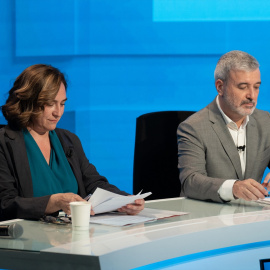 La candidata a la reelección, Ada Colau, y el candidato del PSC a la alcaldía de Bacelona, Jaume Collboni, durante un debate, a 9 de mayo de 2023.