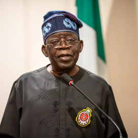 El presidente de Nigeria, Bola Tenubu, atiende una conferencia de prensa en Abuja, Nigeria, a 29 de octubre de 2023.