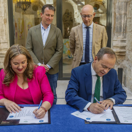 Los números uno de las candidaturas del PP y de Vox en Burgos Cristina Ayala y Fernando Martínez-Acitores, en el Ayuntamiento de Burgos.