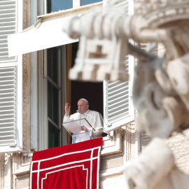 El Papa Francisco durante el rezo del Ángelus en la Plaza de San Pedro, Ciudad del Vaticano, 13 de febrero de 2022.