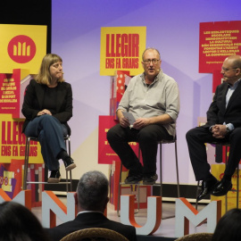 El president de l'entitat, Xavier Antich, acompanyat de Mertxe París, vicepresidenta del Gremi Llibreters, i Ignasi Sayol, president del Clúster de Logística de Catalunya, durant la presentació de la campanya 'Llegir ens fa grans'