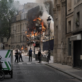 Una explosión de gas provoca un gran incendio en el centro de París, capital de Francia, a 21 de junio de 2023.