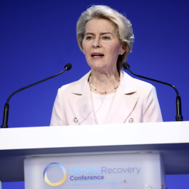 Ursula von der Leyen, presidenta de la Comisión Europea, pronuncia un discurso en la sesión inaugural del primer día de la Conferencia de Recuperación de Ucrania